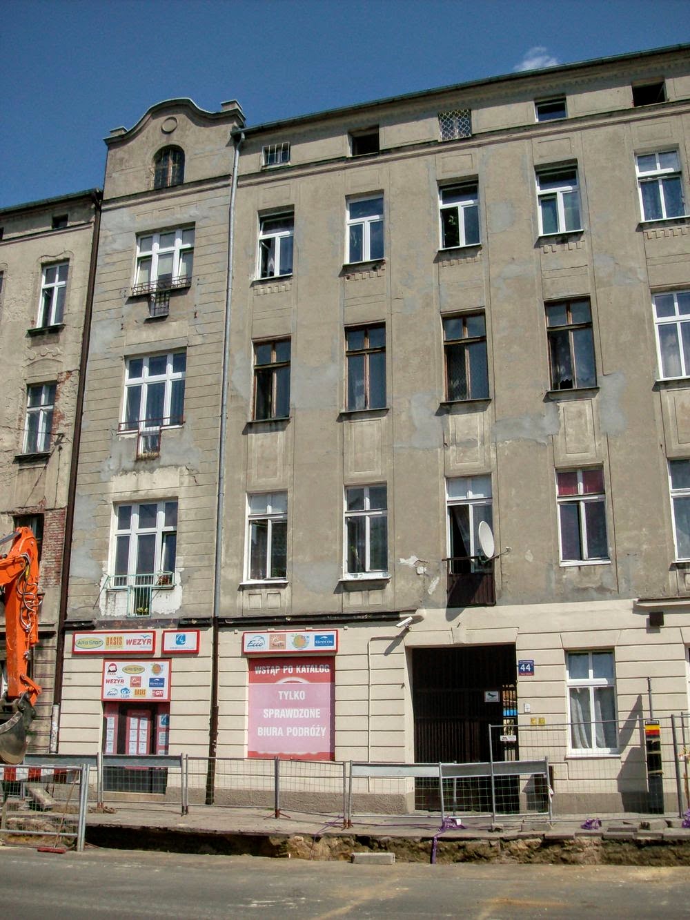 Budynek przy ul. Żeromskiego 44 w Łodzi – jeden z zespołu budynków, którego remont i przebudowę zaprojektowaliśmy. 